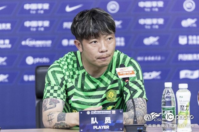 在这段全长1分42秒的片段中，贝拉与爱德华全程躺靠在一起，叙说绵绵情话。